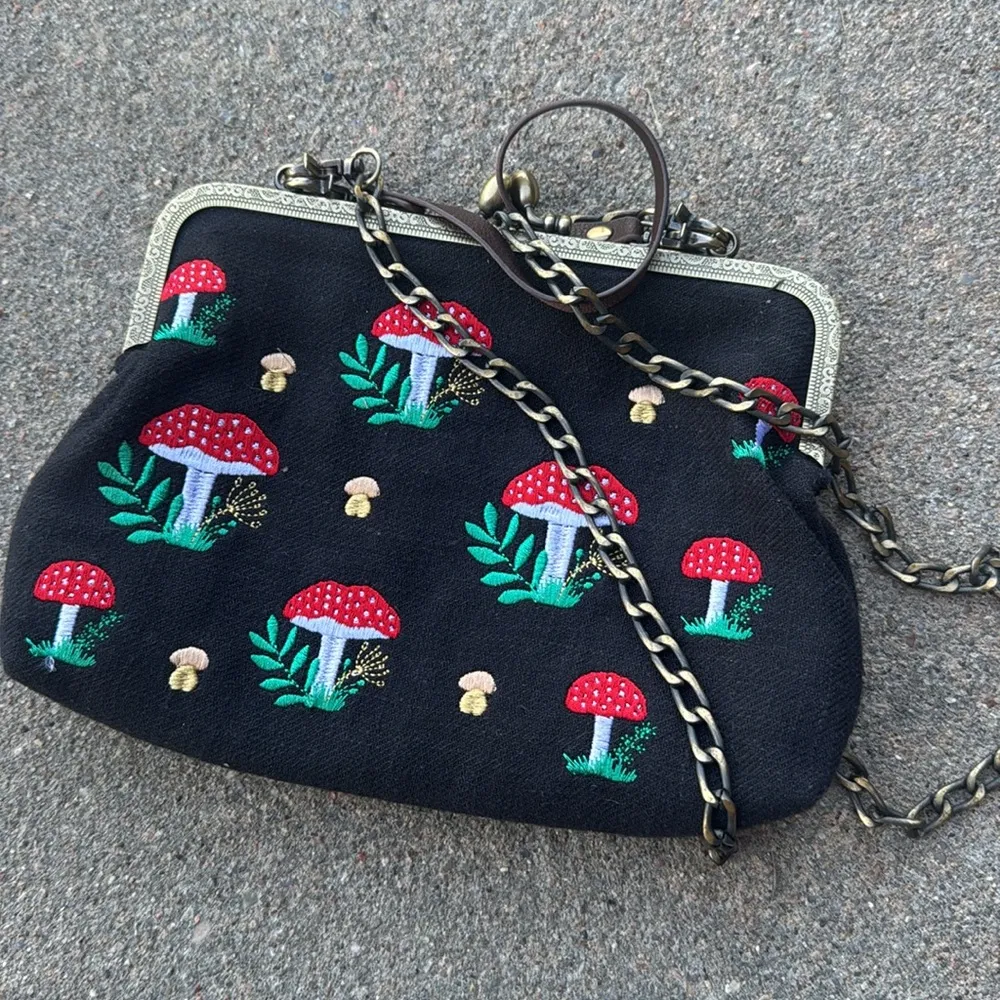 Mushroom Kisslock Embroidered Clutch Crossbody zipper pocket Black Red Green NEW - Image 8