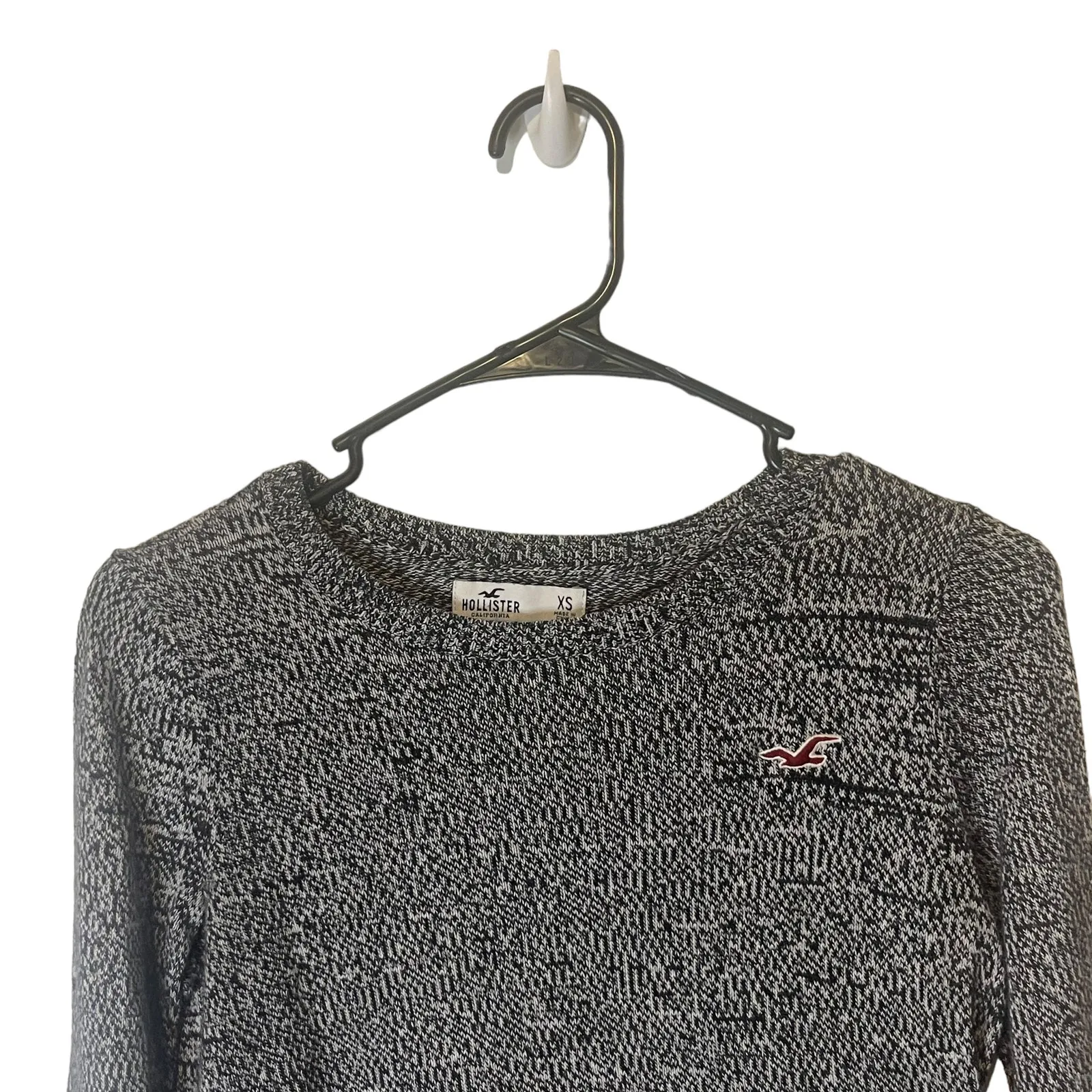 Hollister Women's Size XS Black Grey Heathered Fitted Long Sleeve Sweater‎ - Image 2