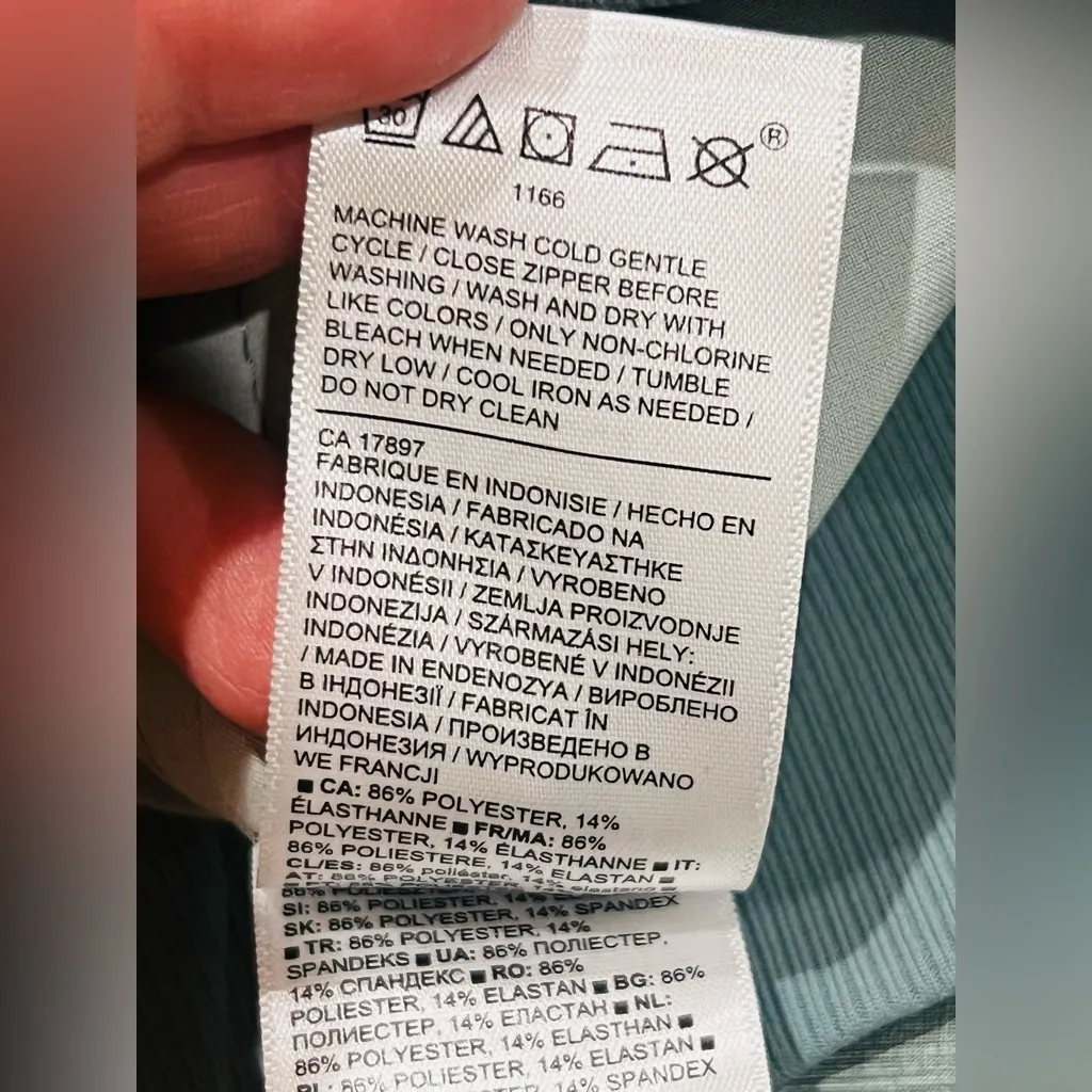 ATHLETA Nolita Slim Tapered
Printed Crop Pant 2P Denali Grey Green - Image 7