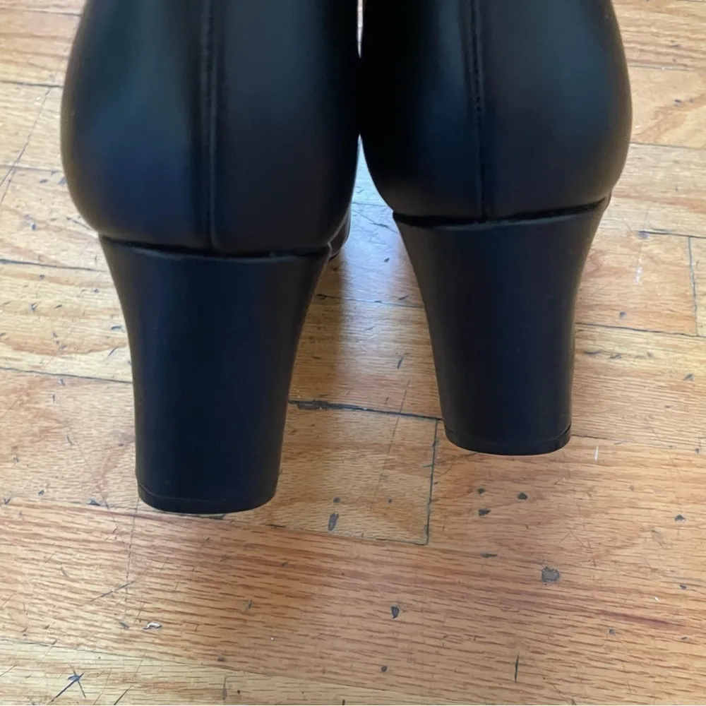 Calvin Klein Boots Size 11 - Image 4
