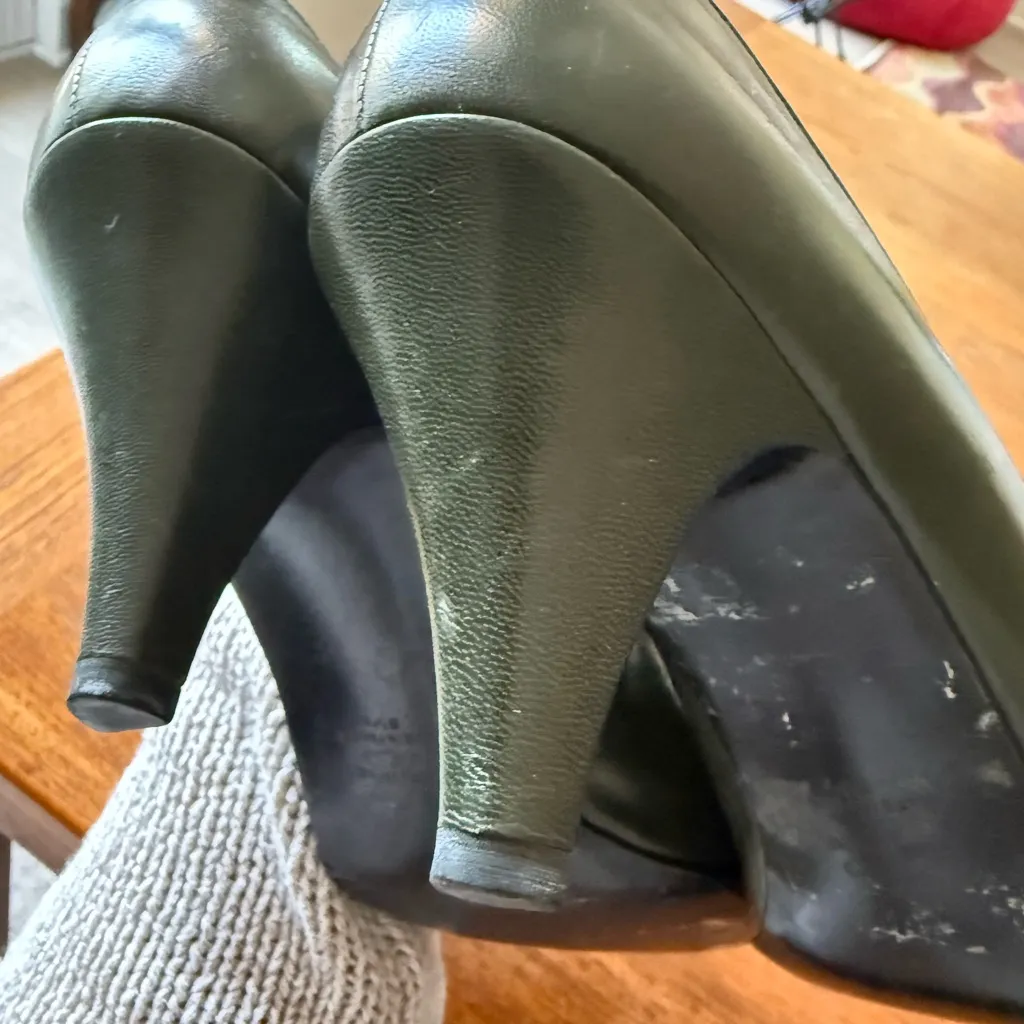 Bally vintage Women's Dark Green Leather Heels Size 6.5 - Image 3