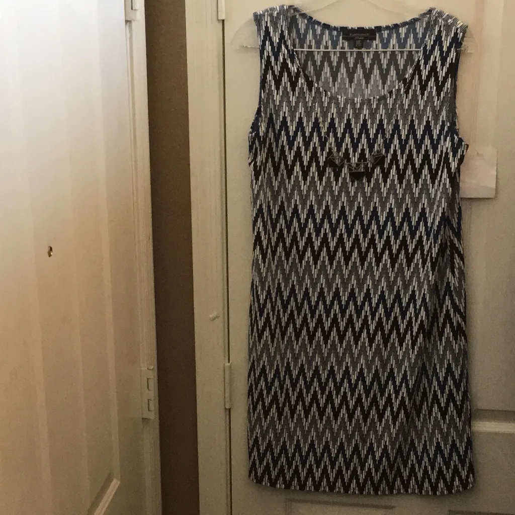 FINAL MARKDOWN Ladies’ NWT R&M Richards Petite Dress w/Attached Necklace (12P) - Image 2