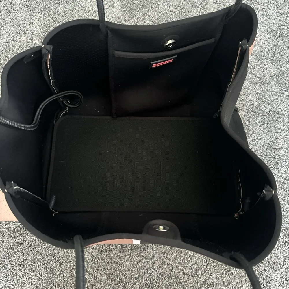 Haute Shore Tote Bag Black - Image 3