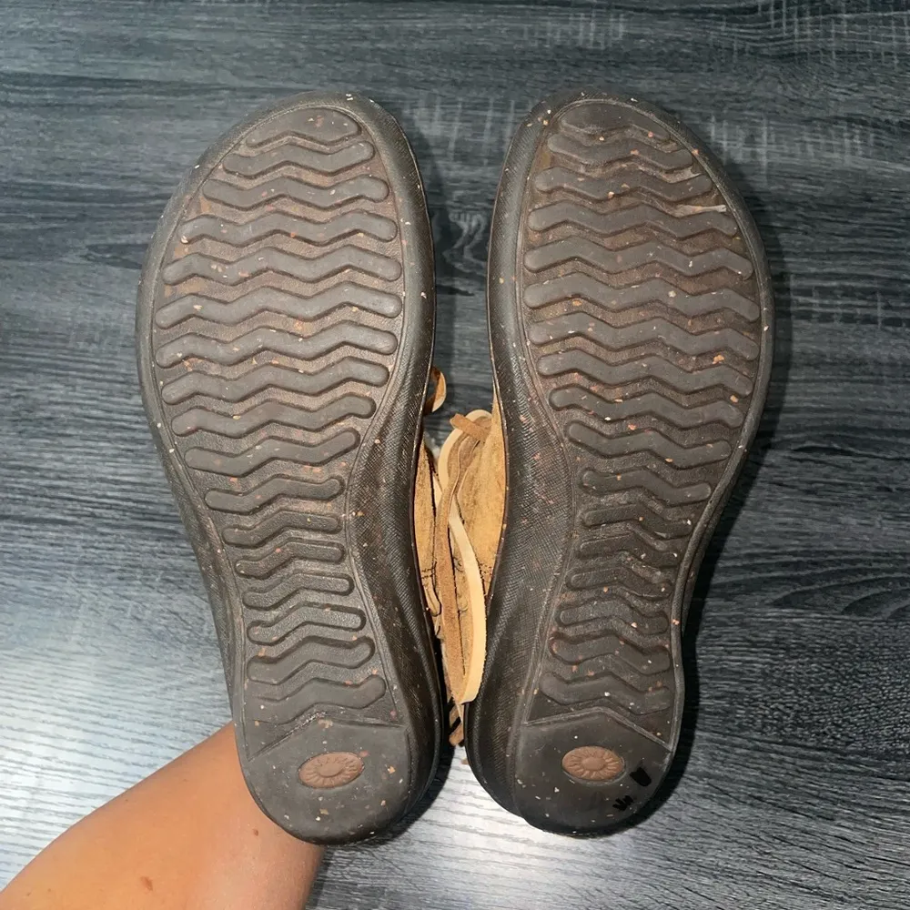 UGG Gaviota Suede Fringe Tie Boots Size 8 - Image 3