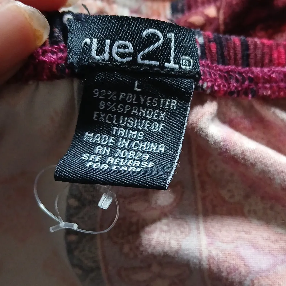 Rue 21  boho ruffle top off shoulder Romper size large - Image 9