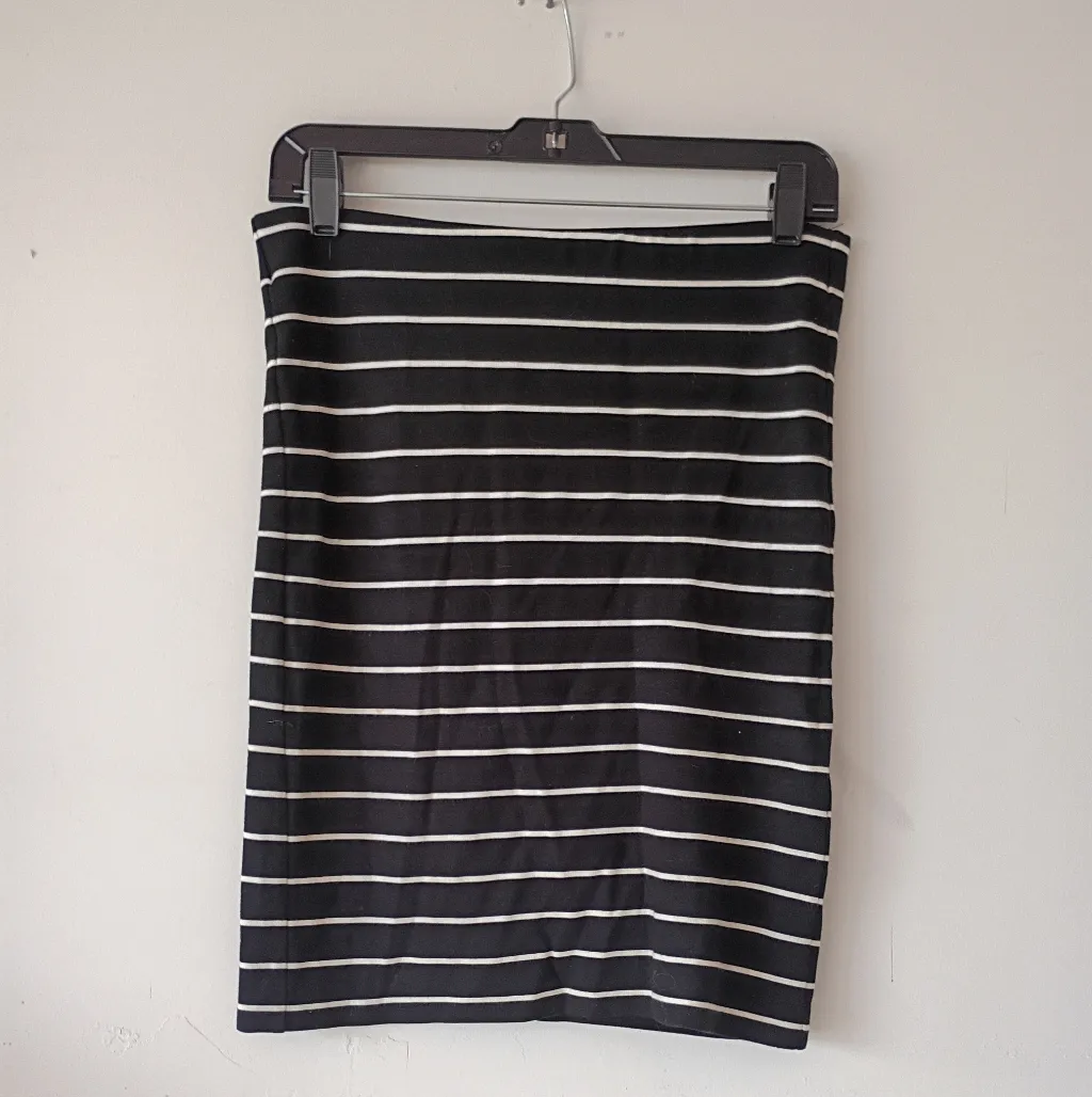 LOFT Petites Black White Striped Pencil Skirt SP – Stretch Knit Workwear - Image 2