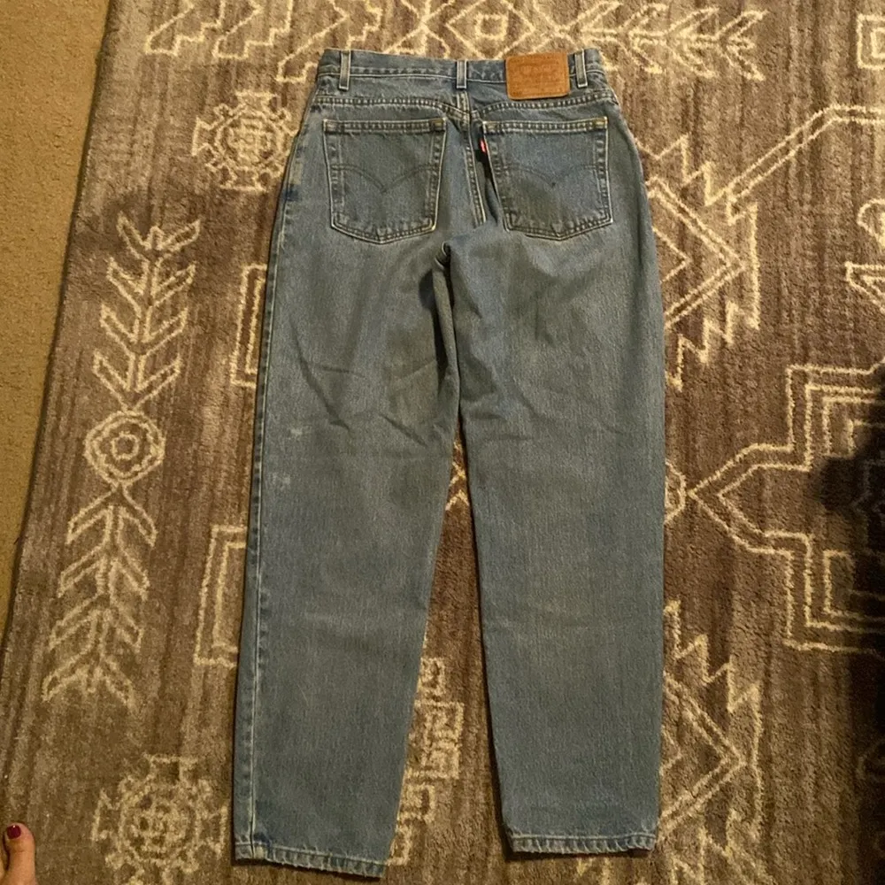 Vintage Levi’s 550 Relaxed Fit in Medium Wash - Image 4