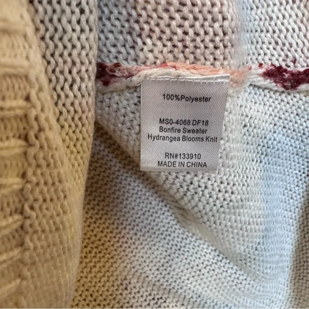 Show Me Your MuMu Bonfire Sweater
Hydrangea Blooms Floral Knit Size Small - Image 15