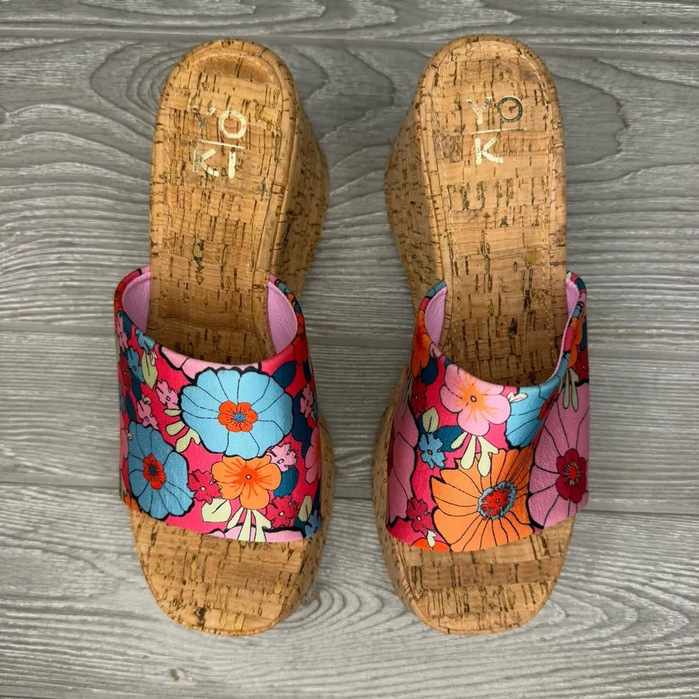 Yoki Womens Wedge Mule Sandal shoes floral flower 70s style size 6.5 tropical - Image 7