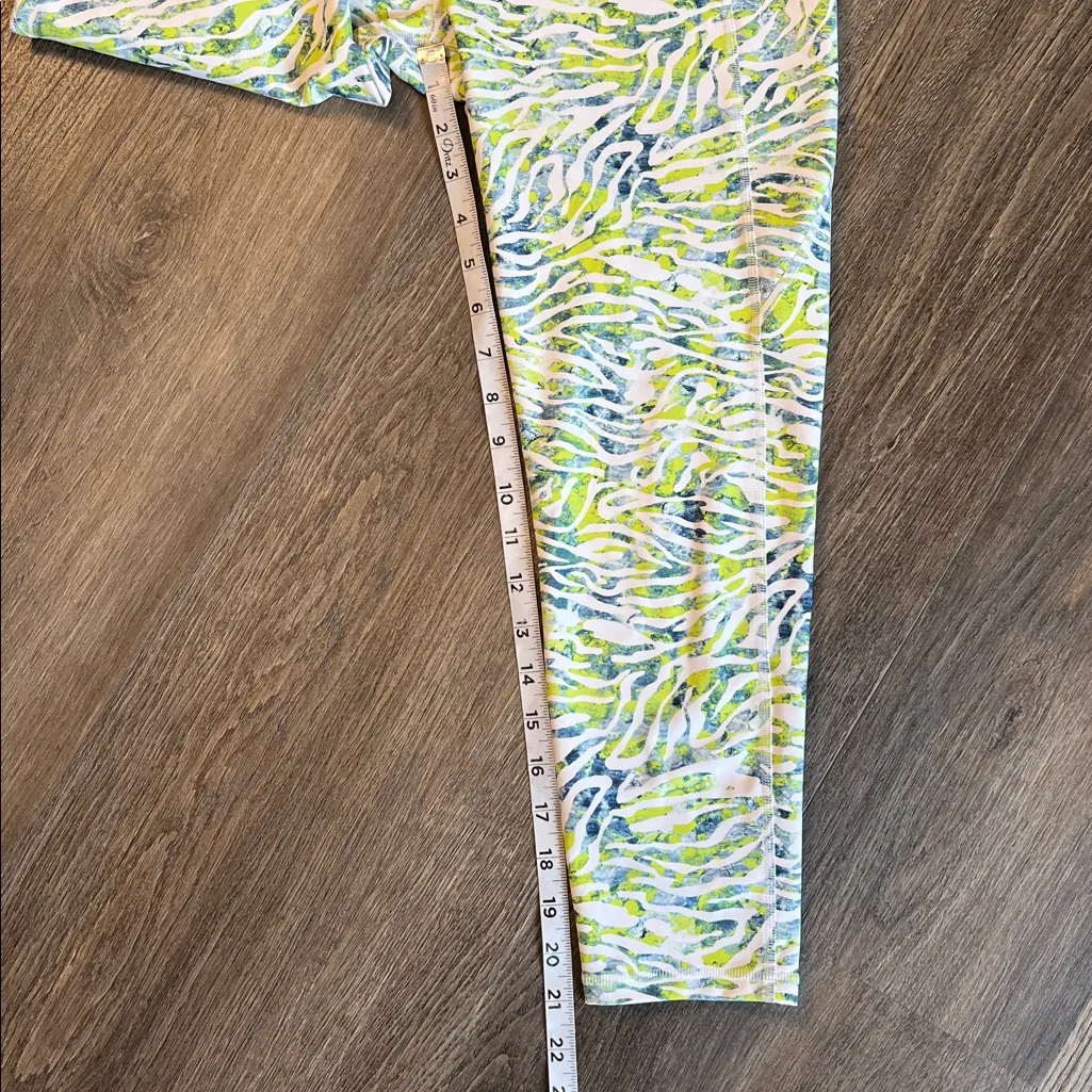 Kinesis Vibrant Swirl Patterned Women's Leggings w/side pockets Medium Blue - Image 8