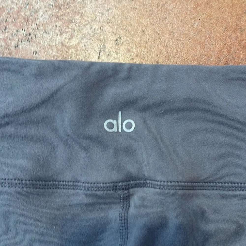 ALO YOGA MOTTO LEGGINGS SMALL - Image 5