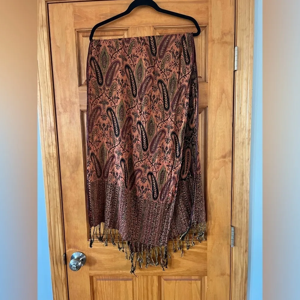 Luxurious Scarf Oversized Wrap Jacquard Design Medium Weight Black - Image 3