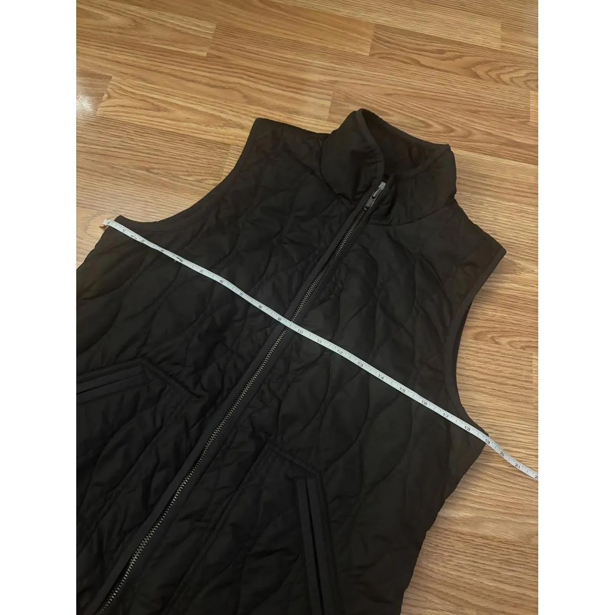 Old Navy Puffer Vest Size Medium - Image 2