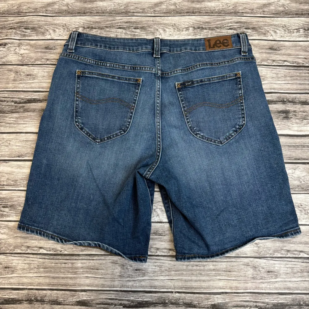 Lee Women's Denim Bermuda Mid Rise Jean Shorts 32 Blue Denim Stretch Stretch Zip - Image 12