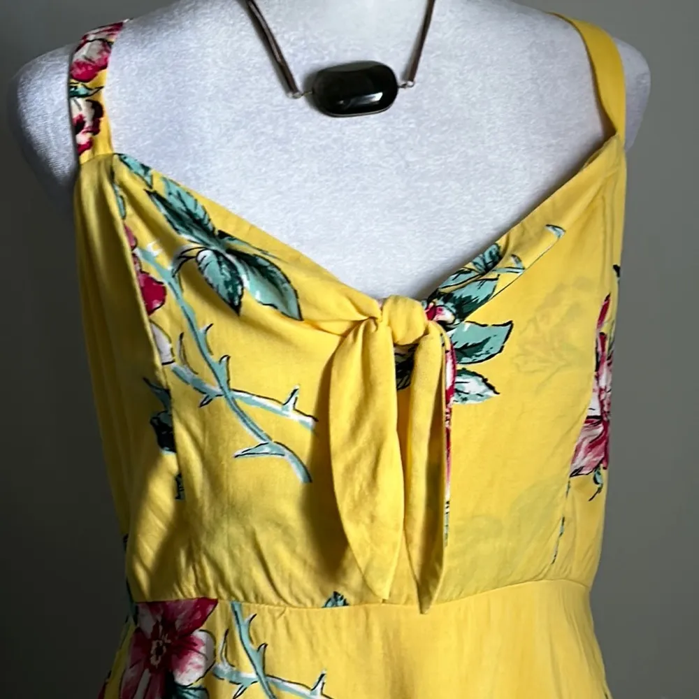 New Socialite Knot Front V-Neckline Babydoll Mini Floral Sleeveless Sundress - Image 7