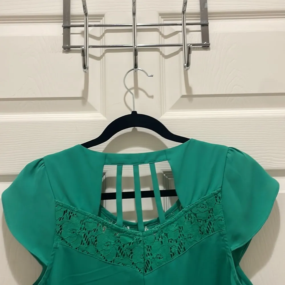 Skies Are Blue Green Lace Detail Cap Sleeves Blouse Medium - Image 4