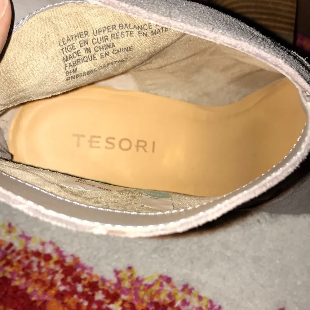 Tesori Raven Khaki Suede ankle booties size 9.5 Tan - Image 7