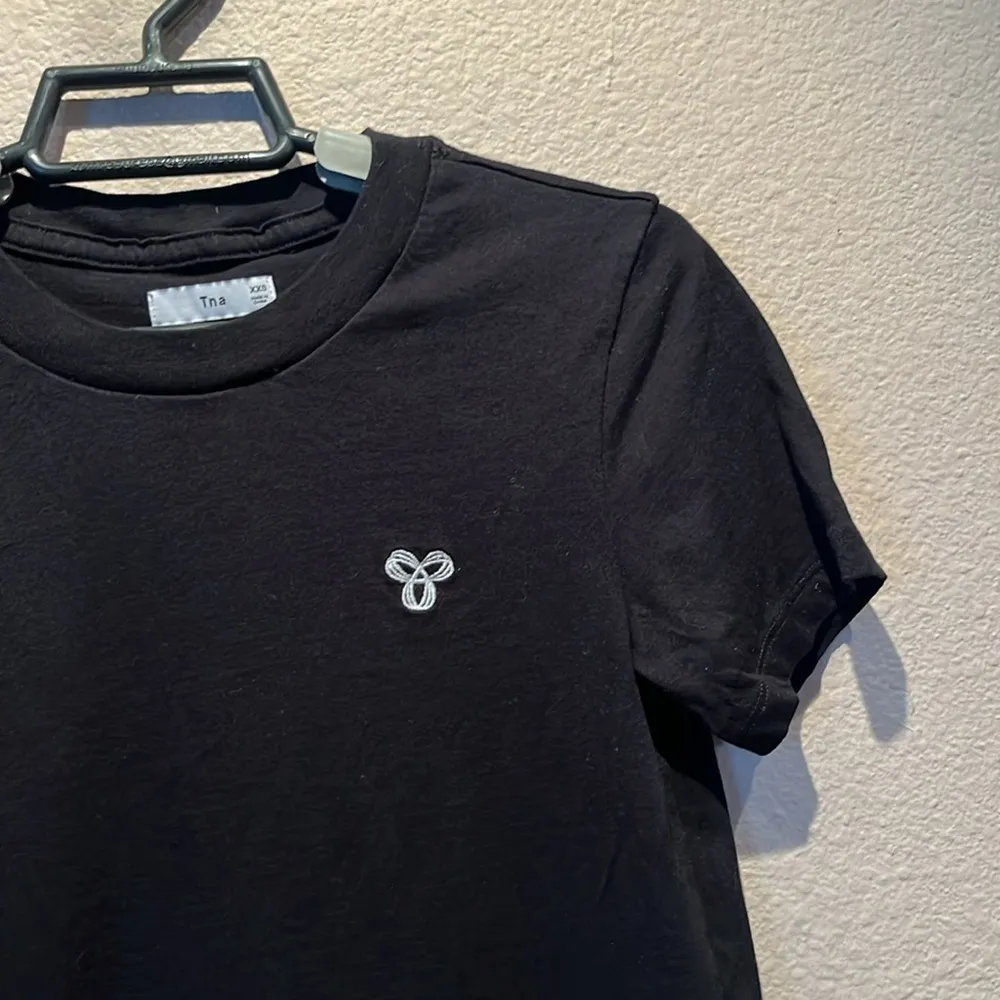 Aritzia TNA Women’s Black TNA Logo Tee Shirt Size XXS - Image 4