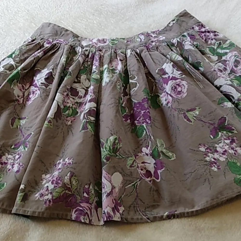 Lux Urban Outfitters Grey & Purple Floral Pleated A-line Skirt - Image 2