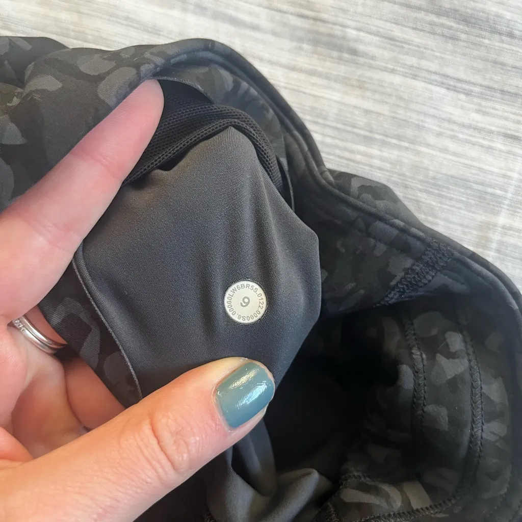 Lululemon Base Pace 23" Leopard Print Leggings size 6 - Image 3