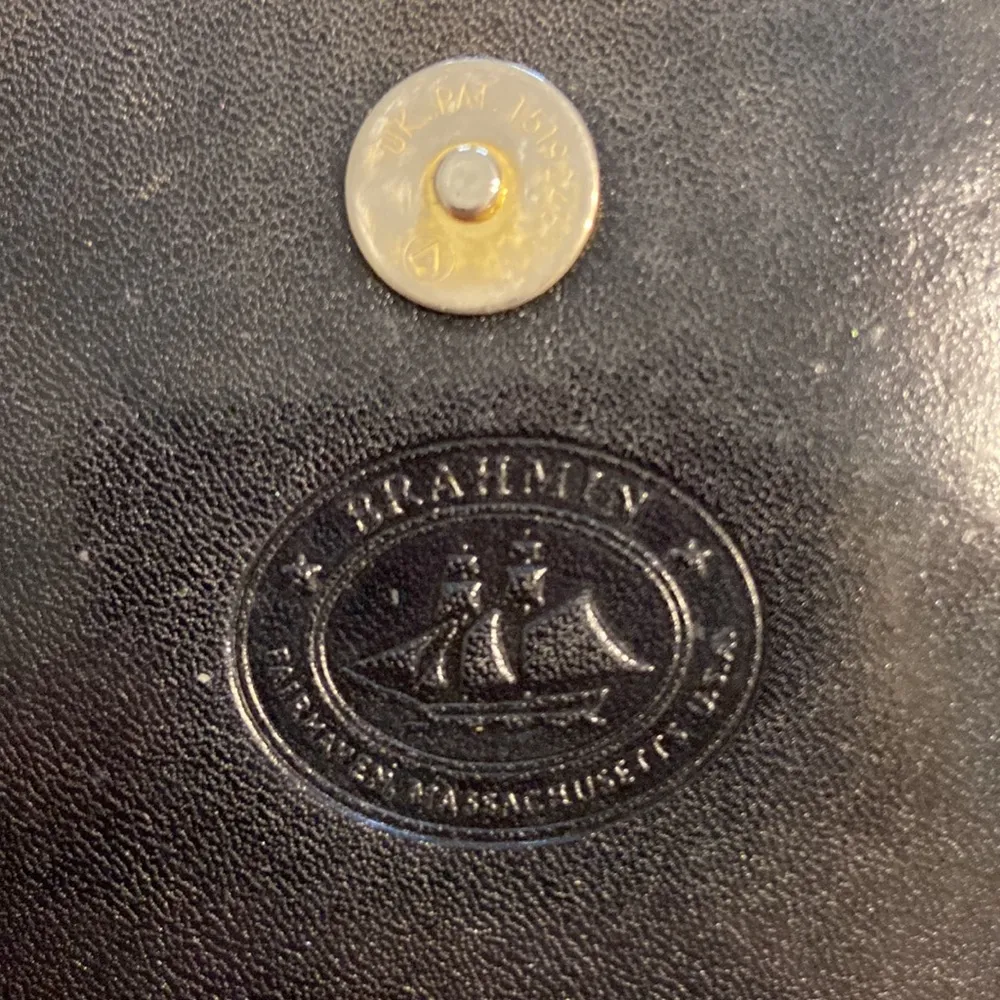 VINTAGE BRAHMIN SMALLER PURSE COLOR BROWN/ BLACK DIMENSION IN PHOTOS - Image 6