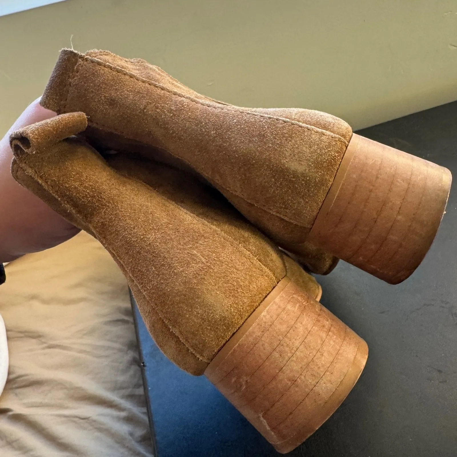 Topshop sz 6.5 (37) Womens Barley Suede Slip On Chelsea Boots Chic Minimal Fall - Image 4