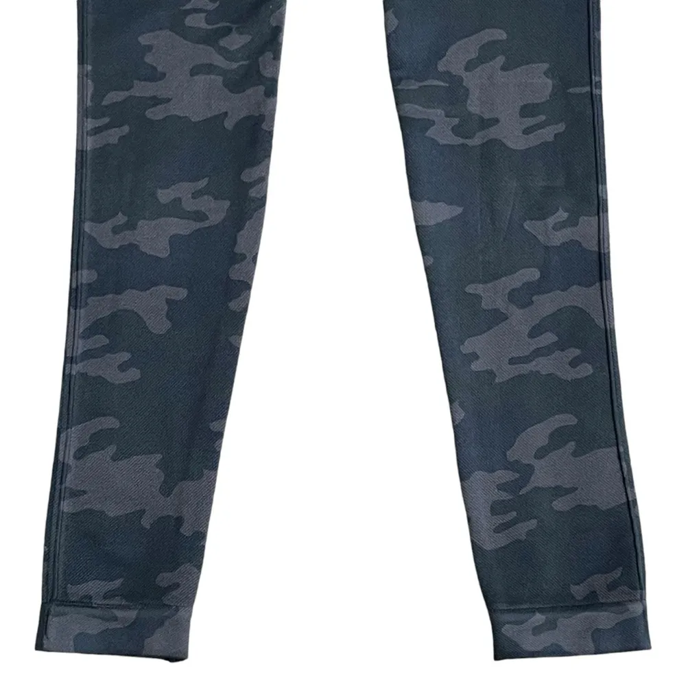 Look At Me Now Seamless Camo Green Leggings Women’s Size M Shapes Flatters - Image 5