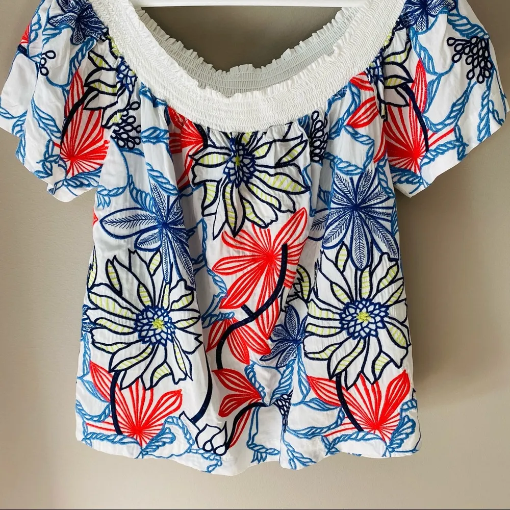 Skies Are Blue Island Embroidered Top Sz Medium - Image 3
