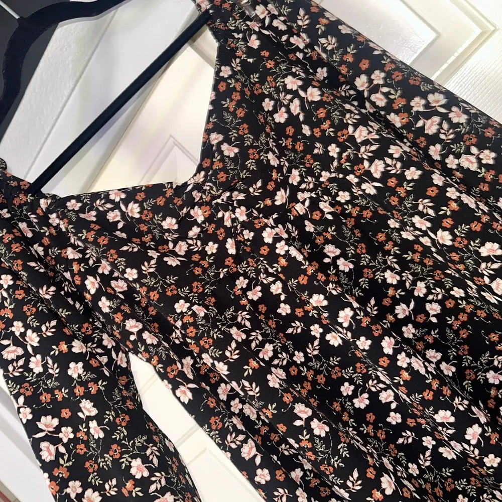 {NWOT} LILY ROSE - FLORAL BABYDOLL SMOCKED MINI DRESS - Image 2