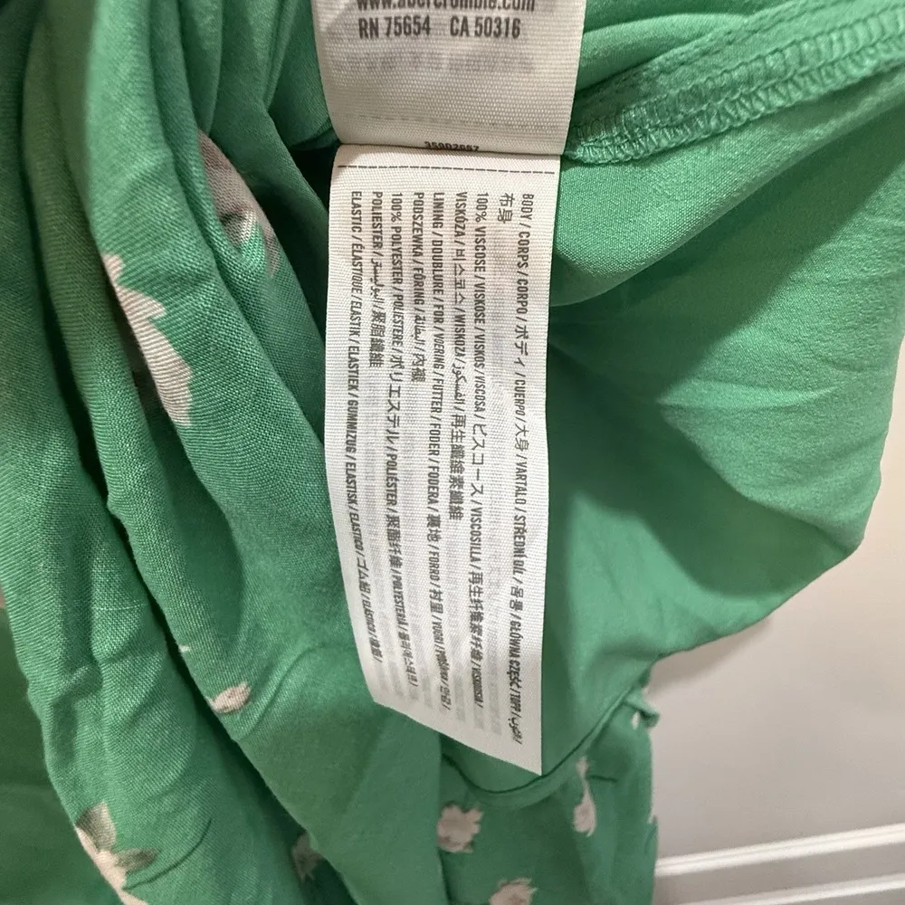 Hollister Midi Dress Green Floral Size SMALL - Image 4