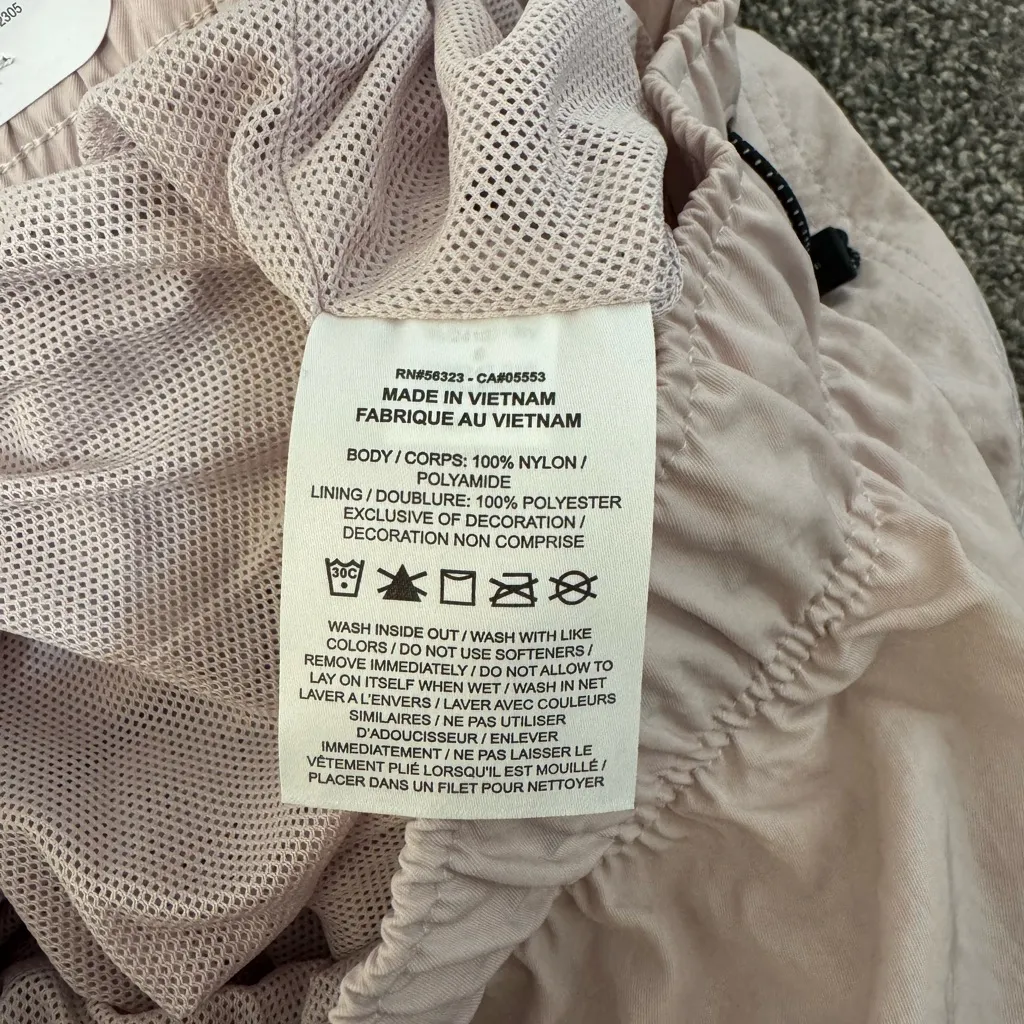 NWT! Women’s Nike loose fit high rise lined pocket shorts light pink Small - Image 7