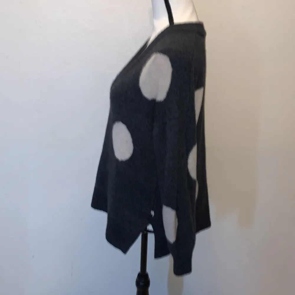 Madewell  grey polka dot v-neck sweater - Image 4