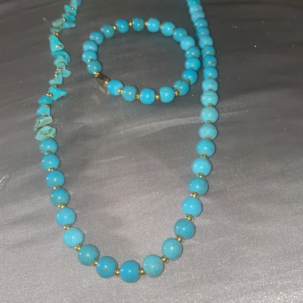 Turquoise Beaded Necklace and Bracelet Set - Image 3