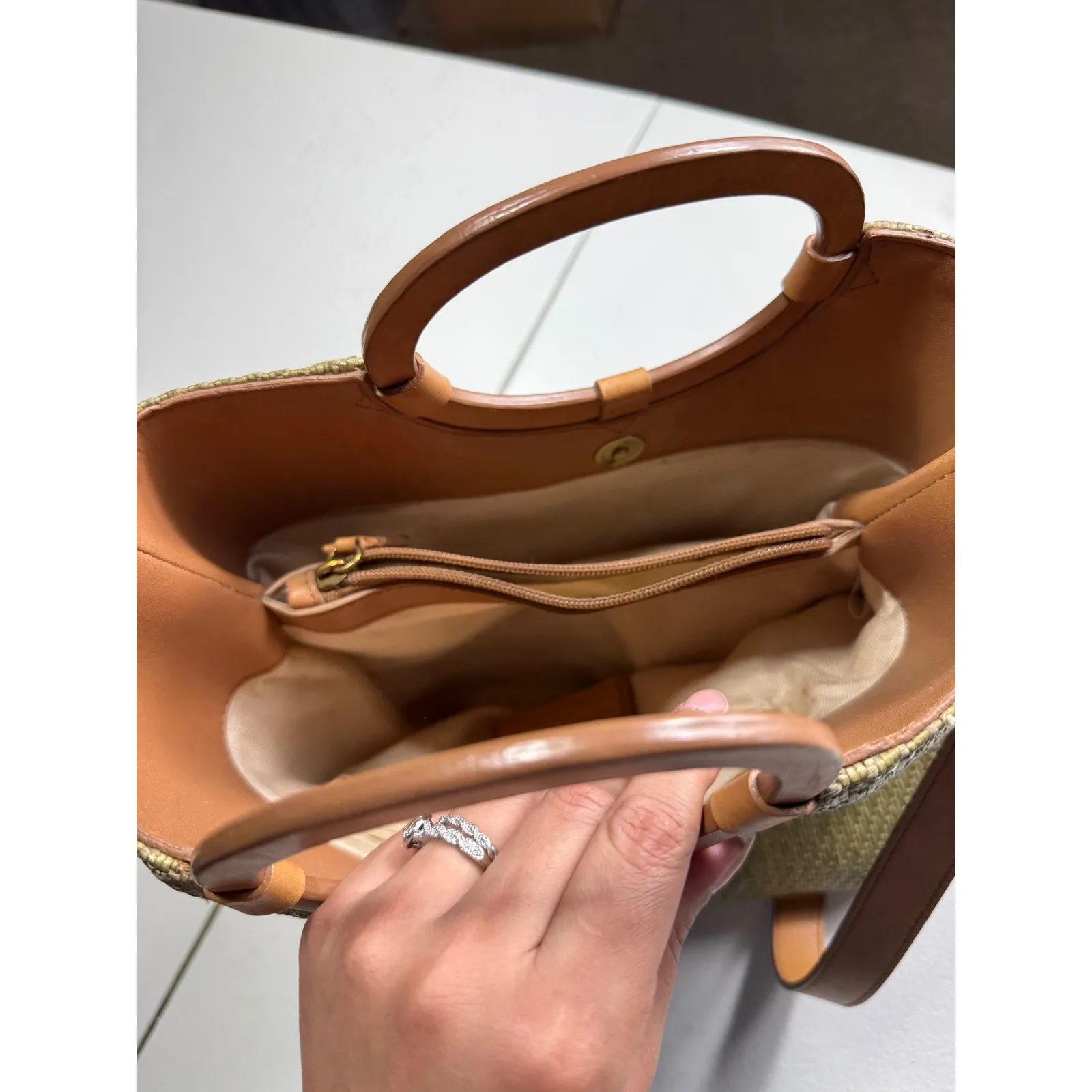 Fossil 75082 Woven Straw Tote Bag‎ with Round Handles and Crossbody Strap - Image 10