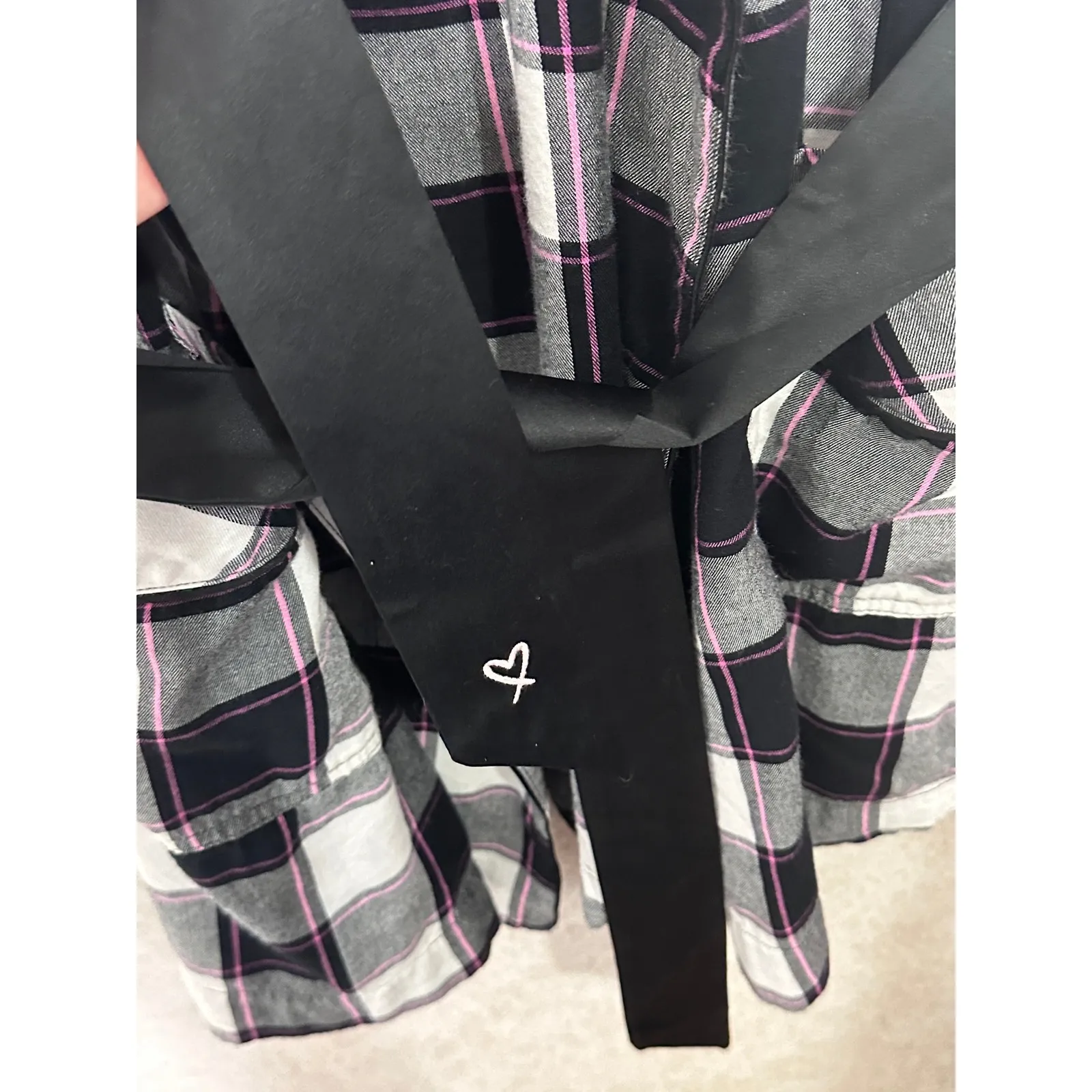 Victoria's Secret Plaid Robe Size M/L Black White Pink Flannel Belted Loungewear - Image 3