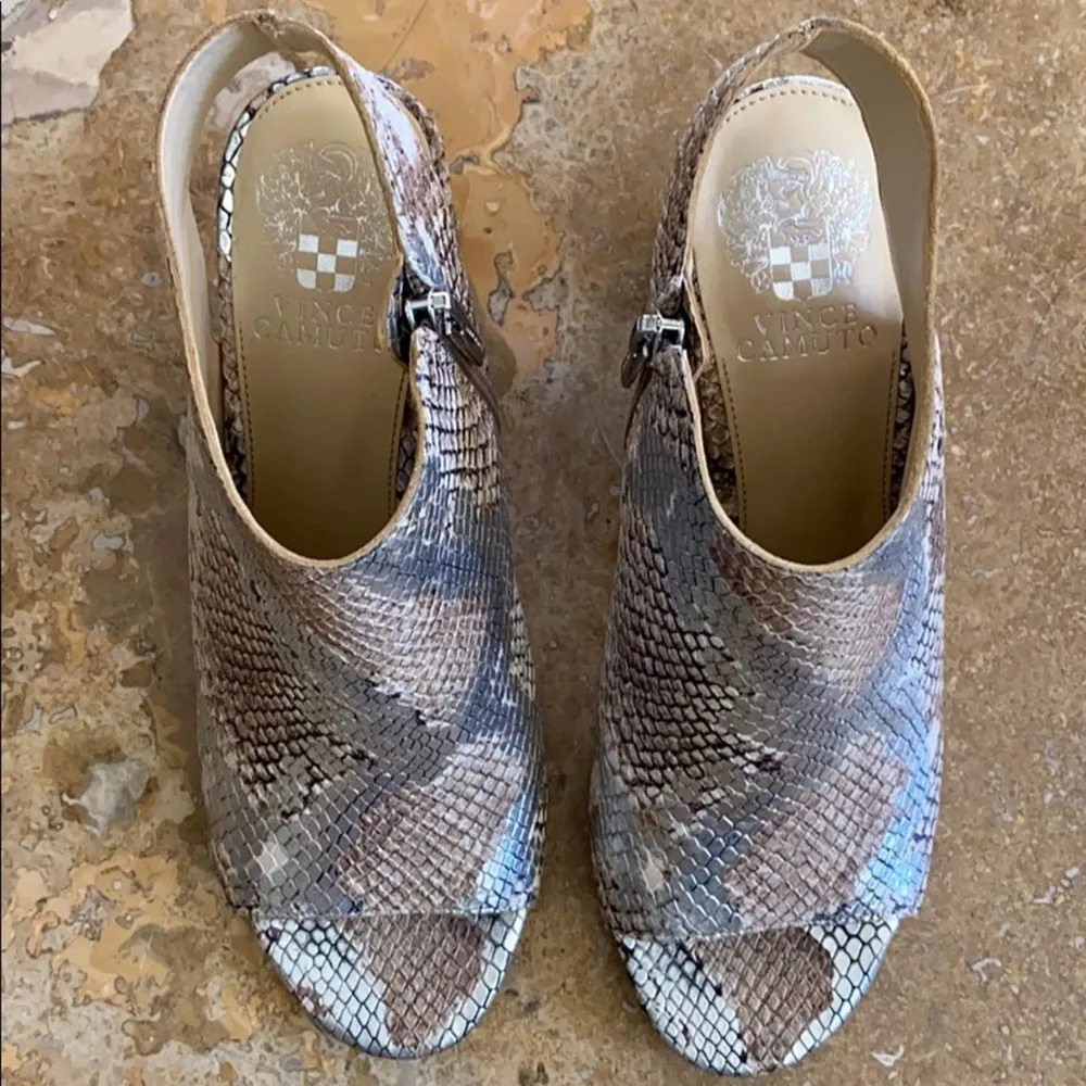 VINCE CAMUTO Metallic Silver Snakeprint Heels - Image 3