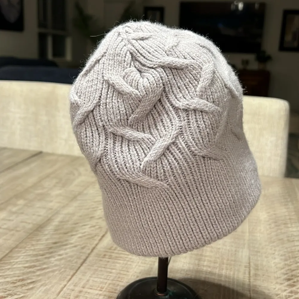 Layers women’s fleece lined knit beanie light gray EUC - Image 4