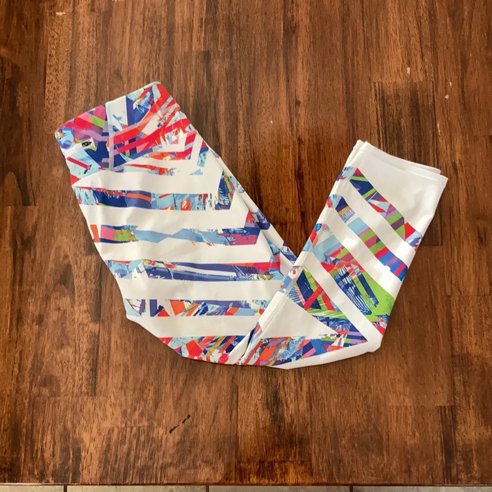ATHLETA Cropped Graphic Multicolored Leggings Tights 21” Size Small Like New - Image 13