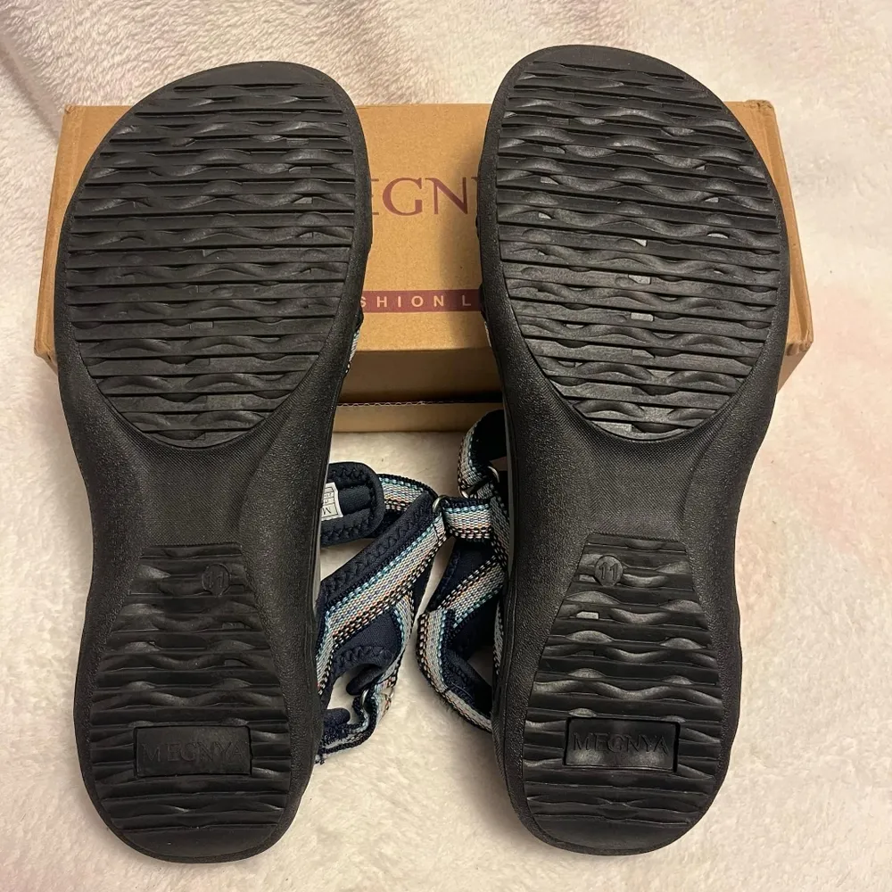 MEGNYA Women's Size 11 Hiking Sandals - Image 8