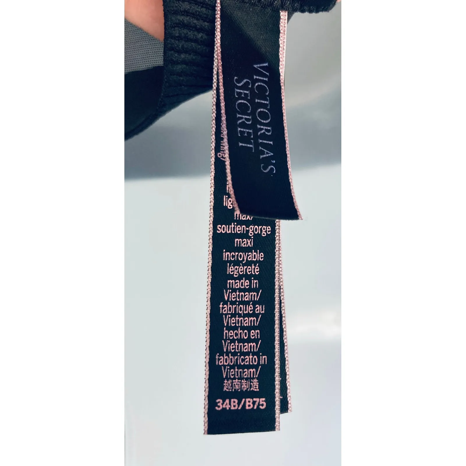 Victoria's Secret Incredible Lightweight Max Sports Bra Black 34B NWOT - Image 3