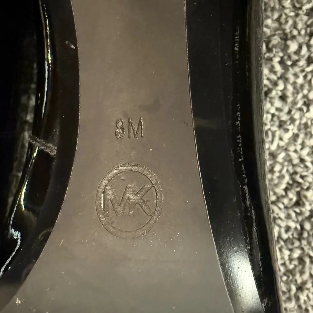Michael kors black patent v heels size 8 - Image 6