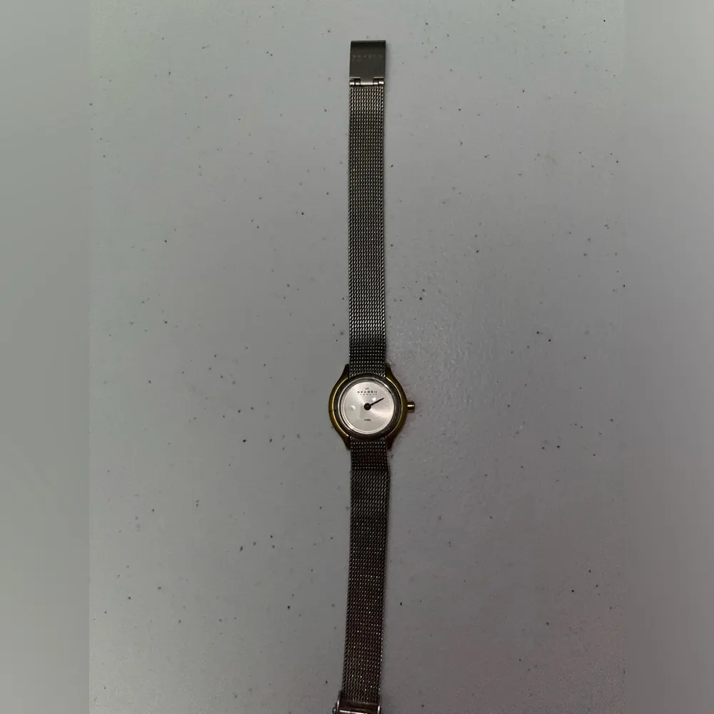 Vintage Skagen Denmark Analog Stainless Steel Ladies Watch Silver - Image 4