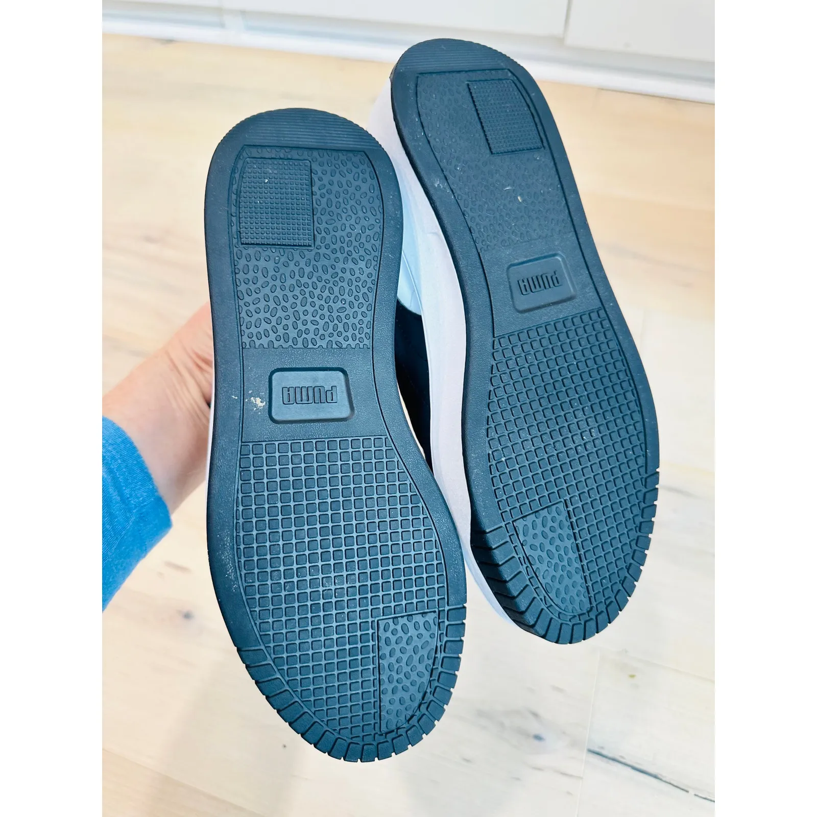 Puma Carina Street Platform sneaker Size 7 Black and White Retro Streetwear - Image 6