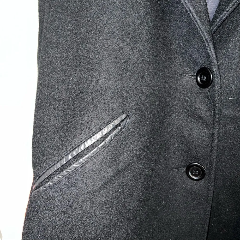 Vintage Hunter’s Run Pure New Wool And Leather Trim Black Long Coat Size 12 - Image 6