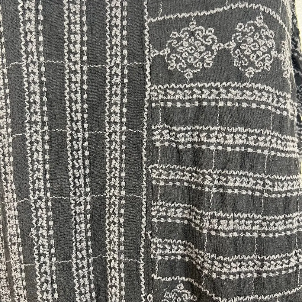 Roxy Black and Grey Embroidered Sleeveless Shorts Romper Size Small - Image 4