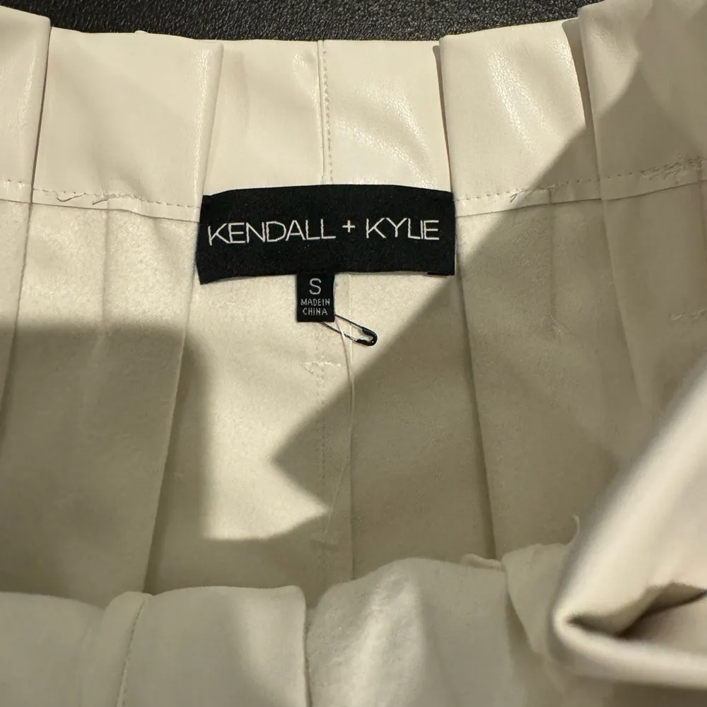 Kendall & Kylie Cream Faux Leather Skirt - Image 2