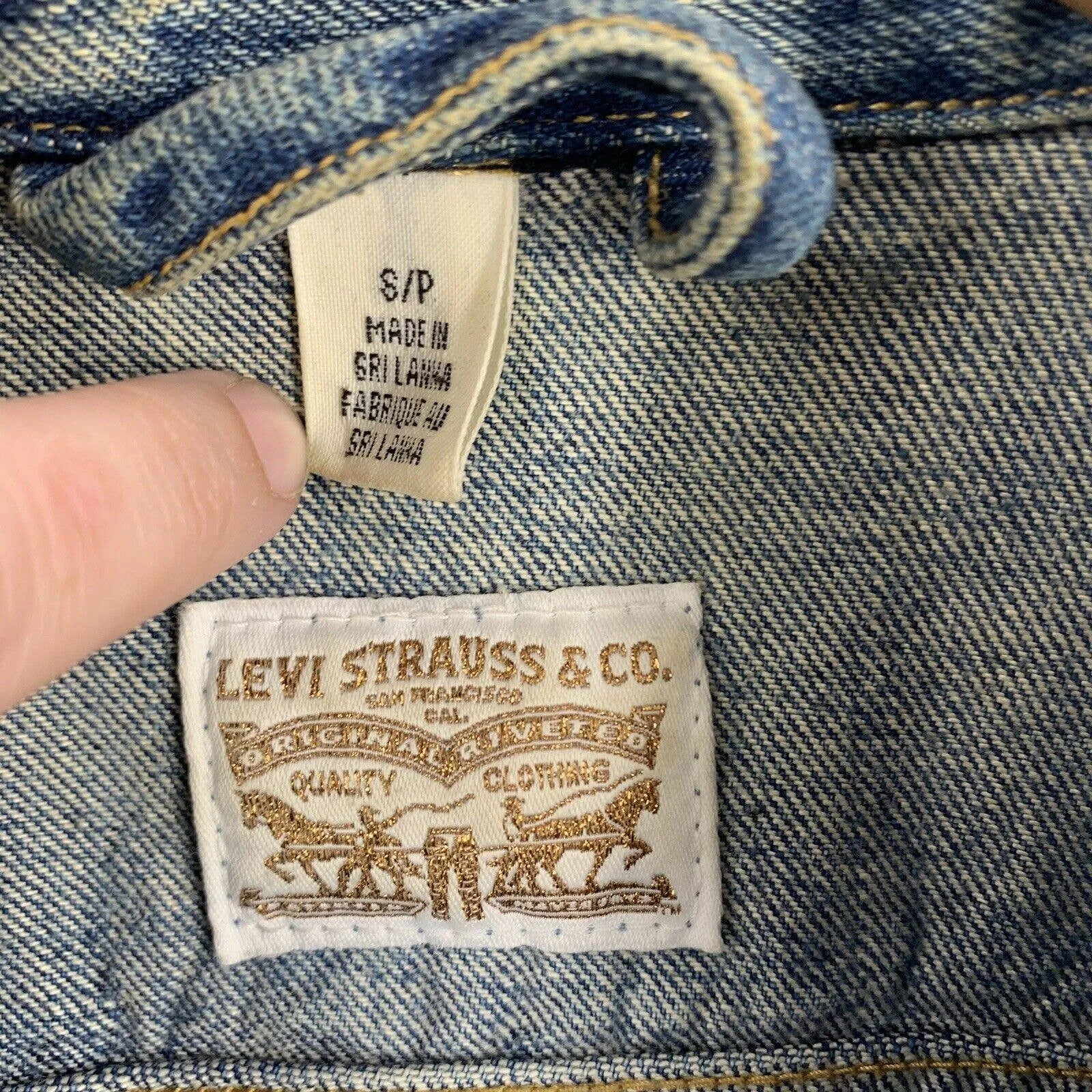 Levis Distressed Denim‎ Jean Jacket Small - Image 7