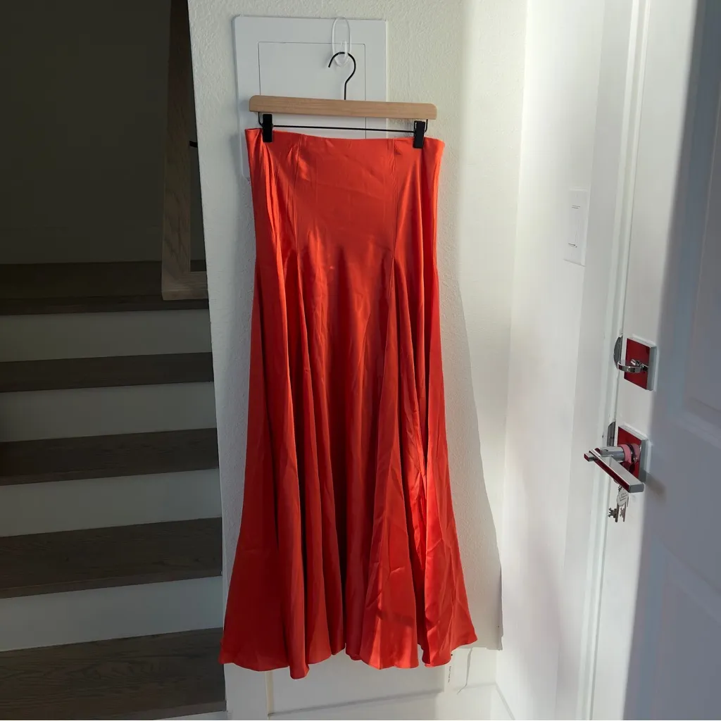 NWT Reformation Sera Silk Two Piece in Red Coral Sz 8 - Image 9