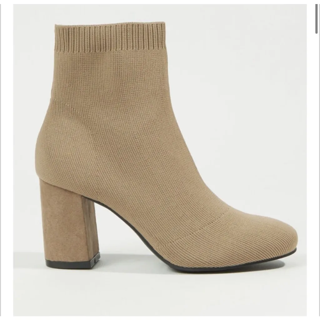 Altar'd State Dark Sand Rib Everly Booties, NWT, Women’s 7 - Image 2