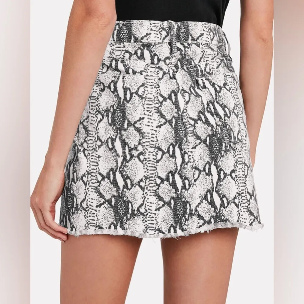 Frame Le Mini Skirt Denim Python Snake‎ Animal Print Grey White Size 28 - Image 3